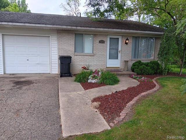724 OCEOLA Street, Howell, MI 48843 2436