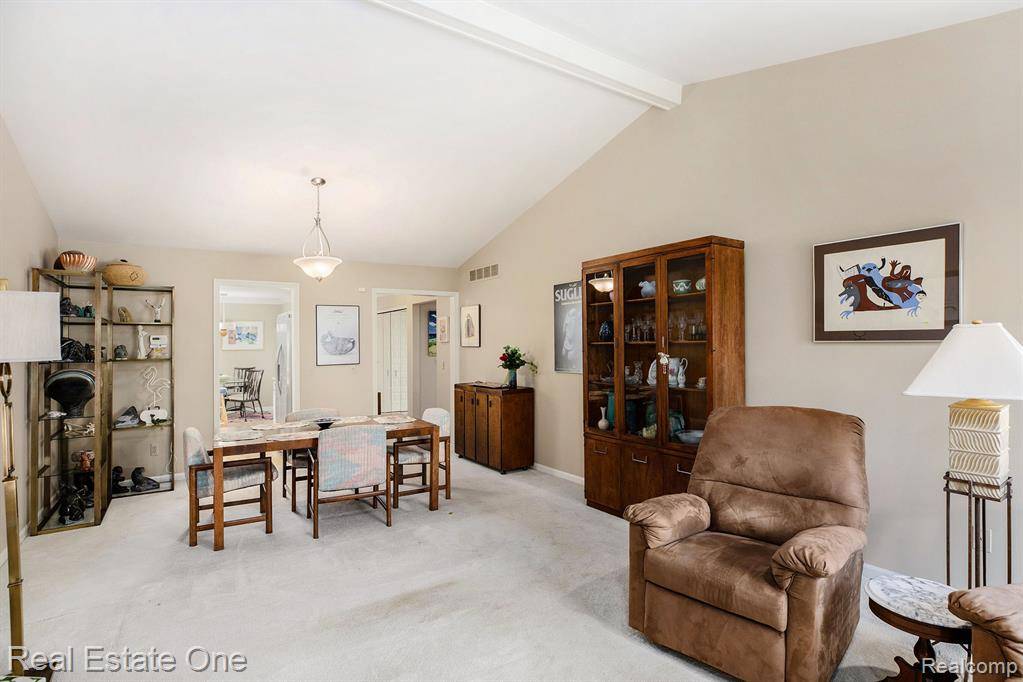 Rochester Hills, MI 48307 4232,2210 London Bridge Drive
