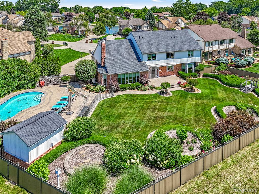 Shelby Twp, MI 48317 2126,48367 Lake Valley Drive