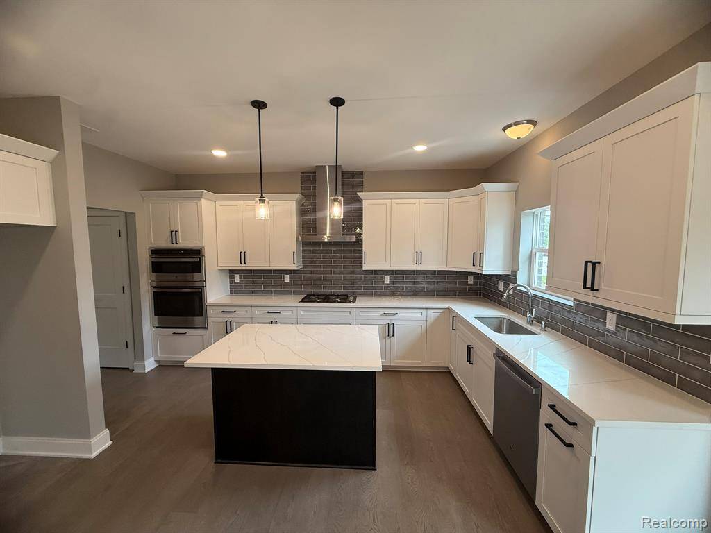 Troy, MI 48083 5621,2023 CECIL Dr. Drive