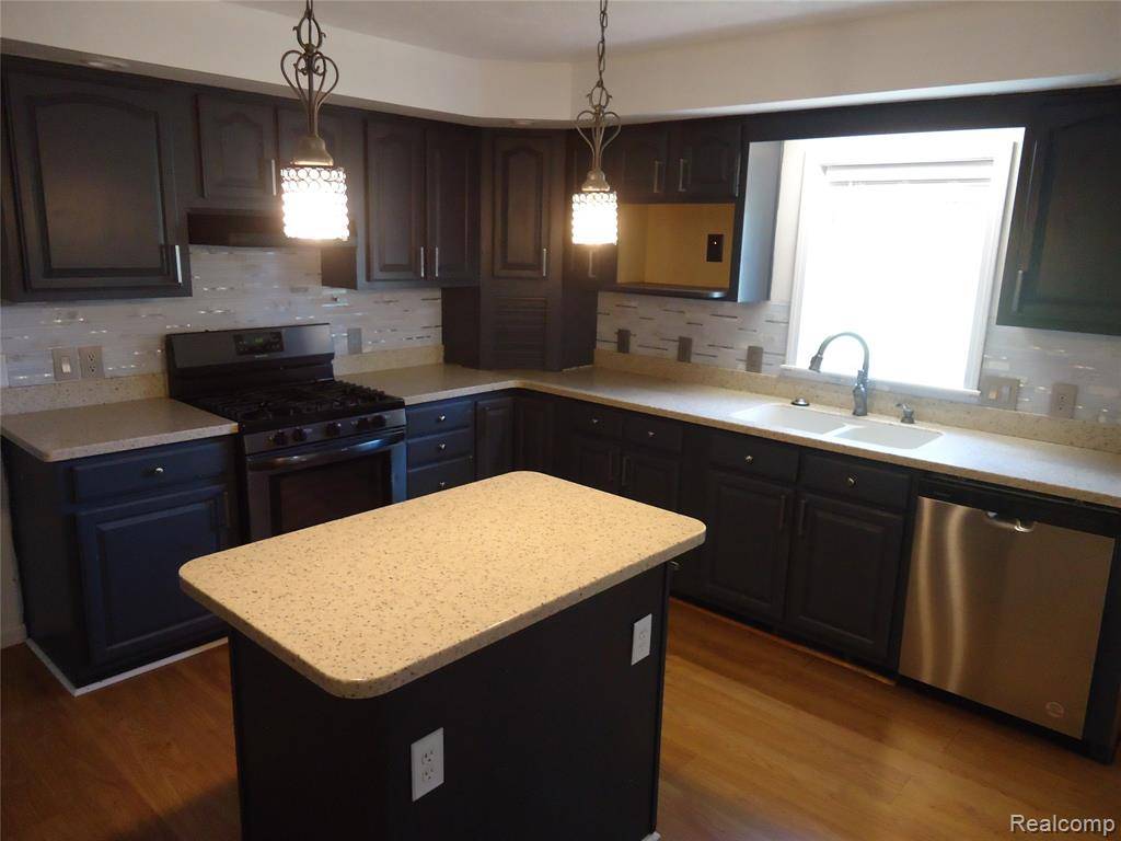 Adrian, MI 49221 8787,2933 Ashley Drive