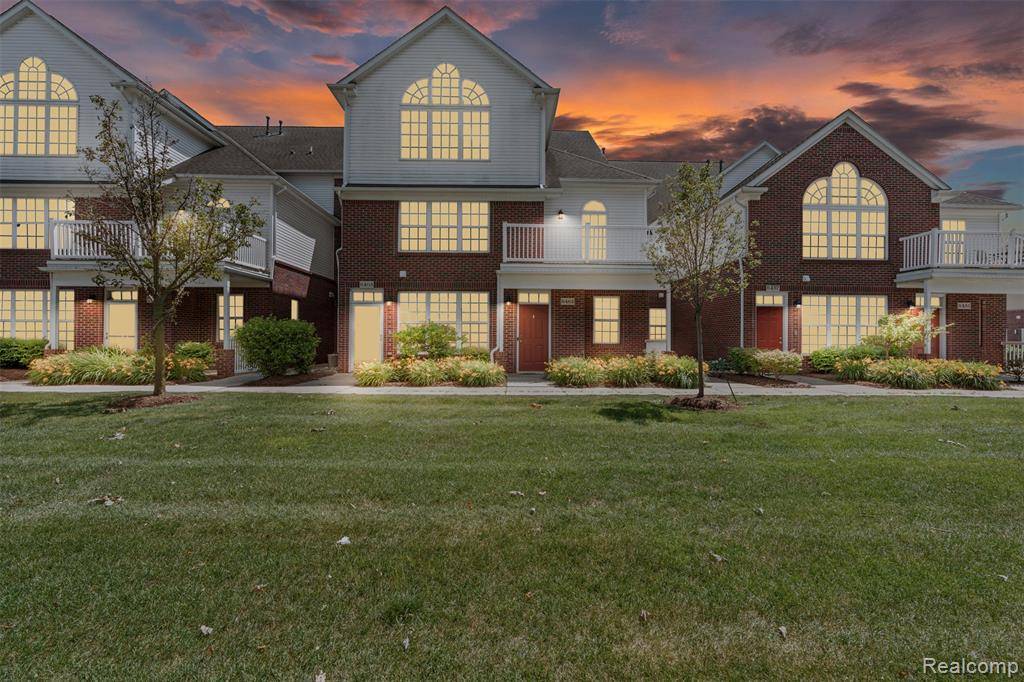 8461 Towne Center Circle, Warren, MI 48093 5280