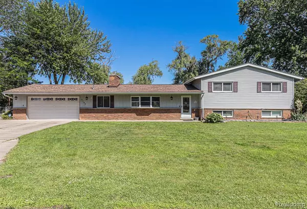 2145 Helmsford Drive, Wolverine Lake, MI 48390 2426
