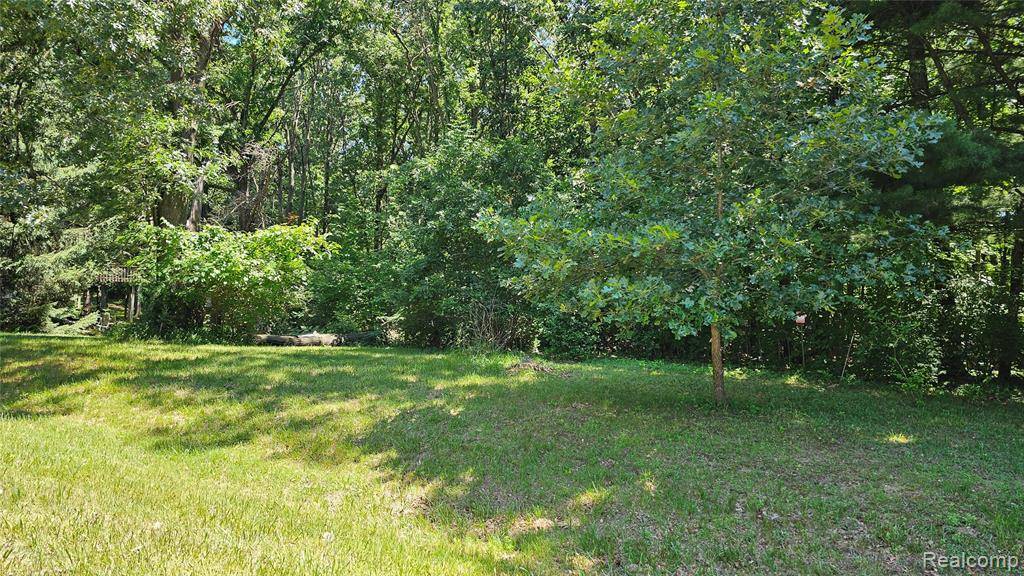 Pinckney, MI 48169,000 Lombardy Court