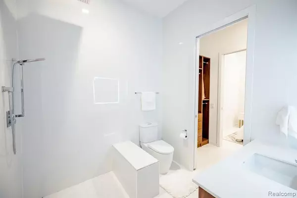 Birmingham, MI 48009,400 S Old Woodward Avenue