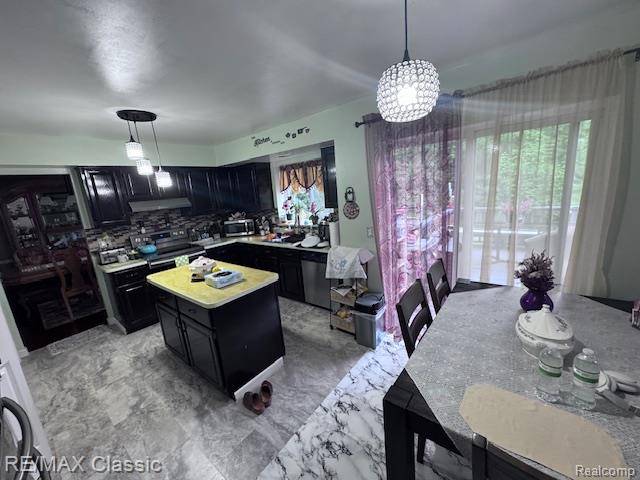 West Bloomfield, MI 48324 1113,1753 Dawncrest Drive