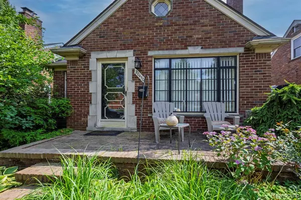 Harper Woods, MI 48225 1750,20450 Lochmoor Street