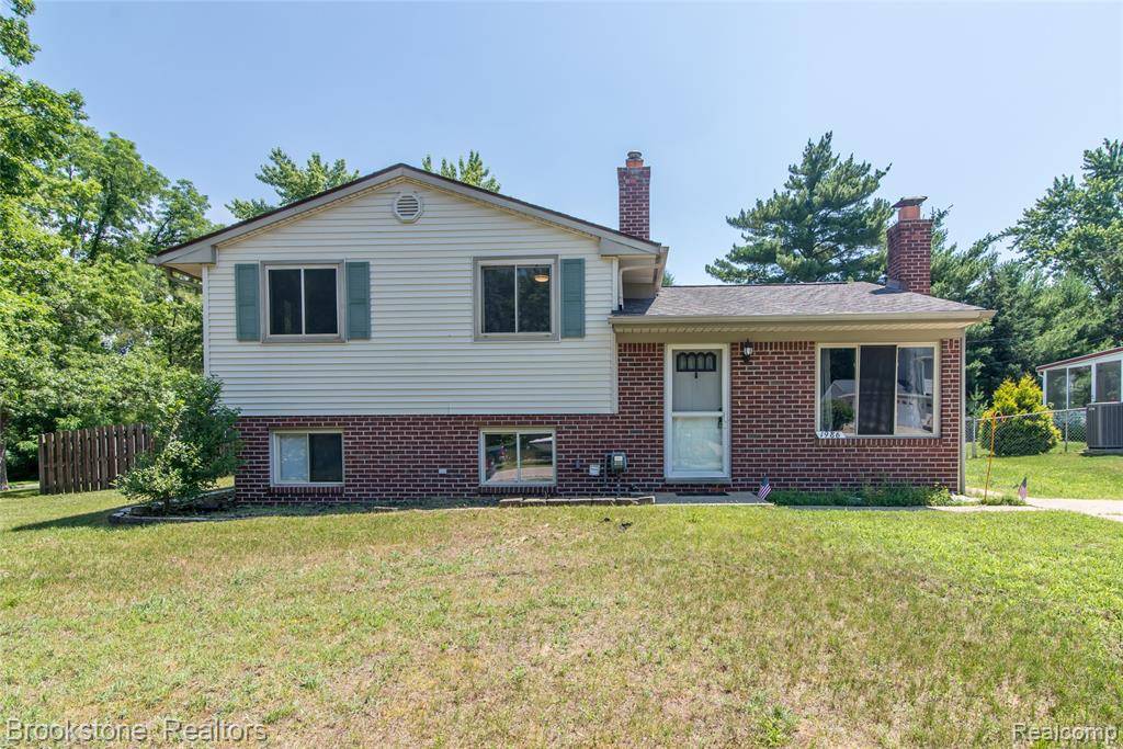 1986 Greenmeadow Drive, Walled Lake, MI 48390 2532