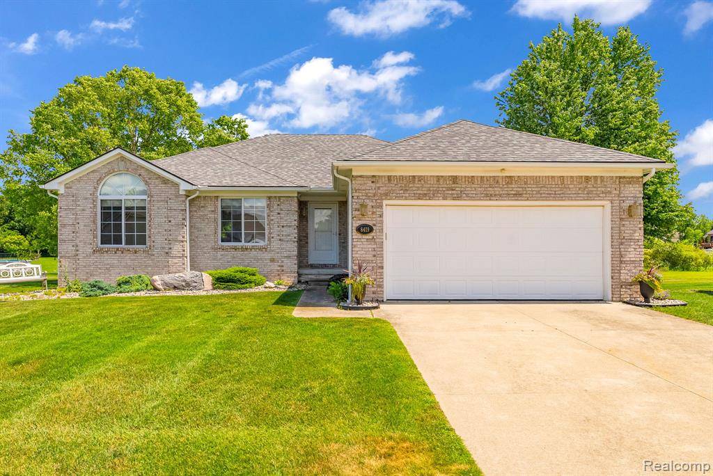 Grand Blanc, MI 48439 2527,8419 Forest Glen Drive