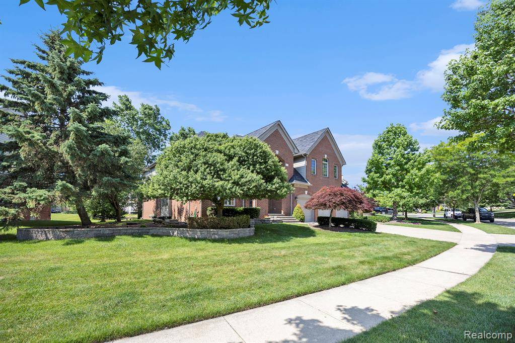 Novi, MI 48375 2362,24609 Cavendish Avenue