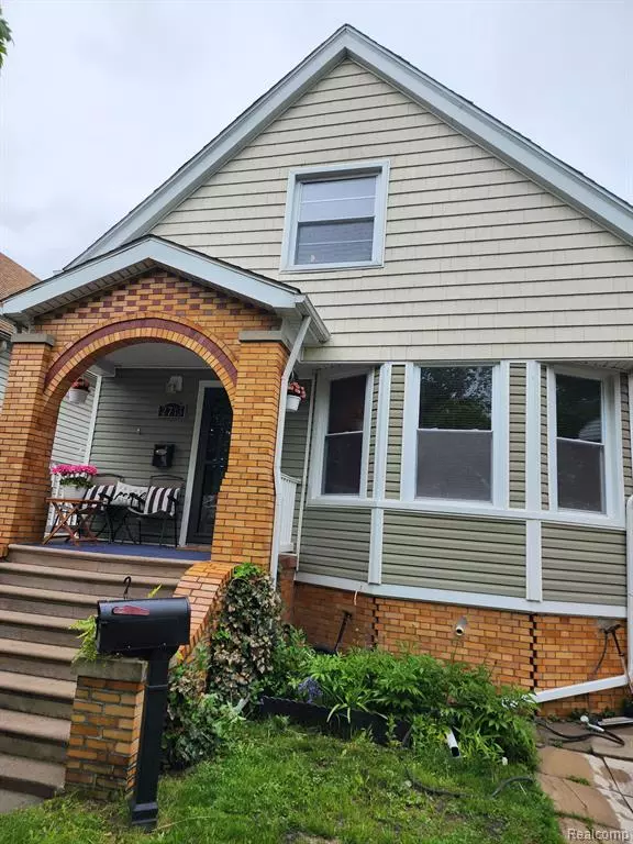 2713 TROWBRIDGE Street, Hamtramck, MI 48212 4407