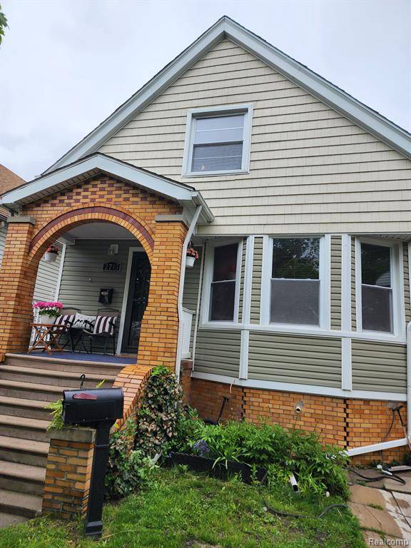2713 TROWBRIDGE Street, Hamtramck, MI 48212 4407