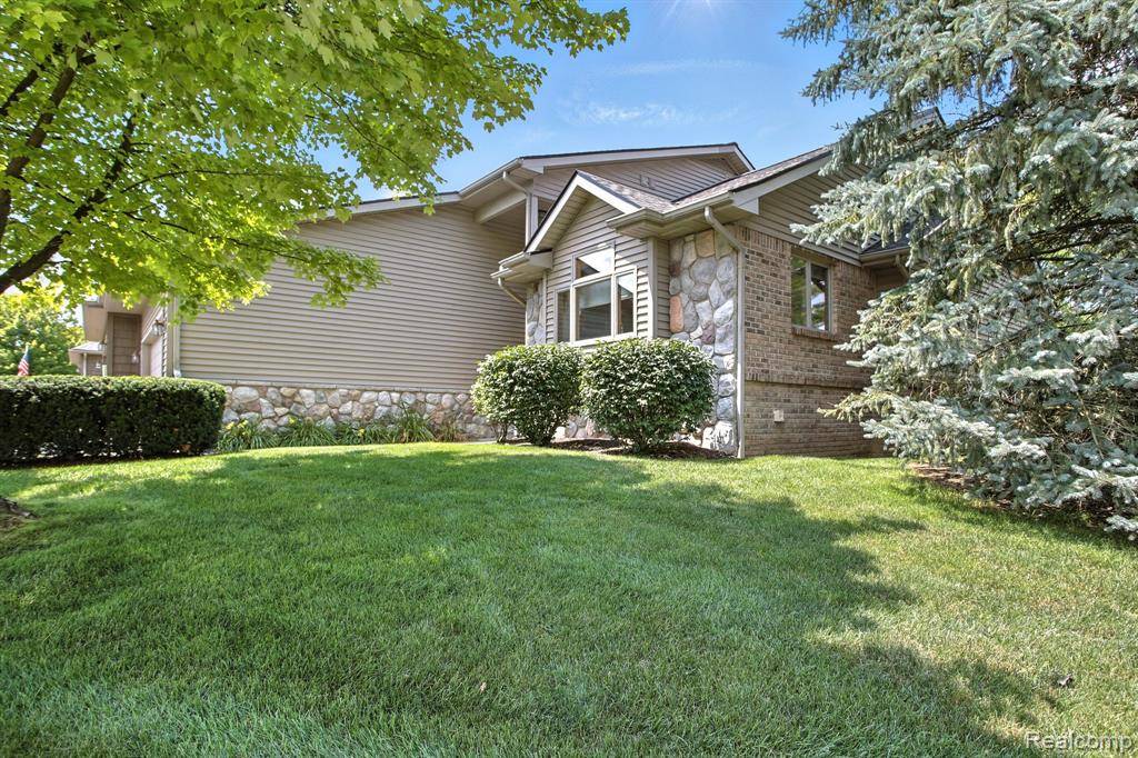 920 Mildred J Court, Brighton, MI 48116 3798