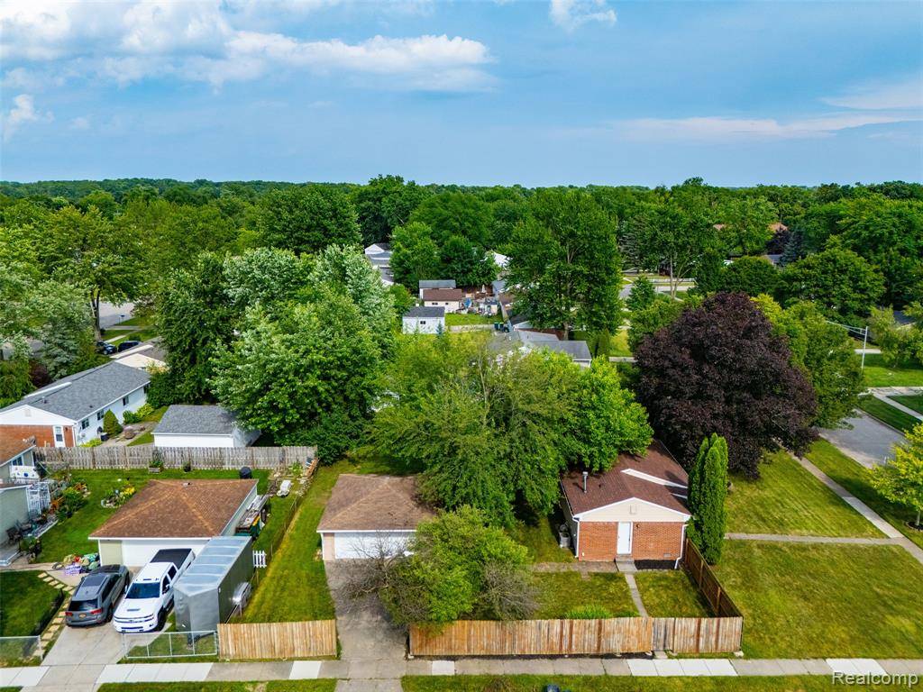 Belleville, MI 48111 3409,42078 Arthur Street