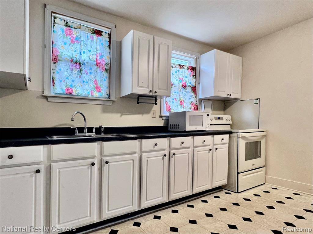 Livonia, MI 48152 3021,18592 FILMORE Street