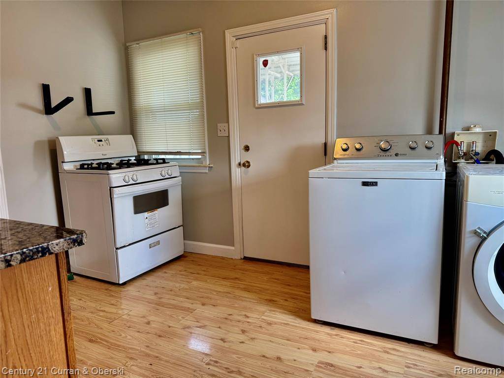 Dearborn Heights, MI 48125 3312,17628 Colgate Street
