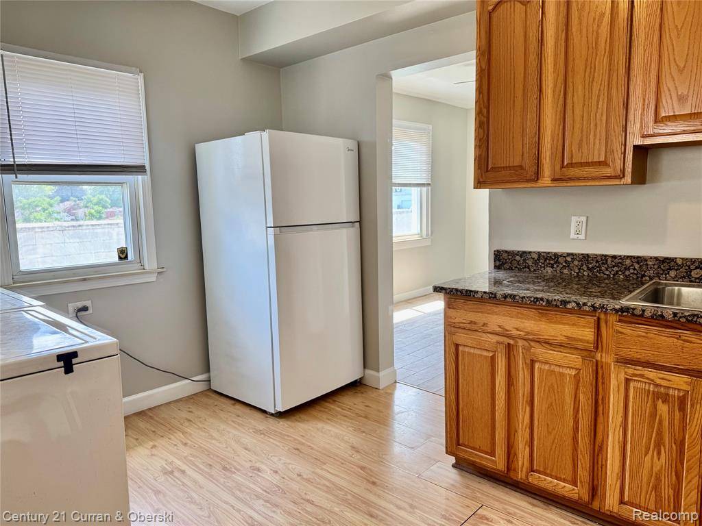 Dearborn Heights, MI 48125 3312,17628 Colgate Street