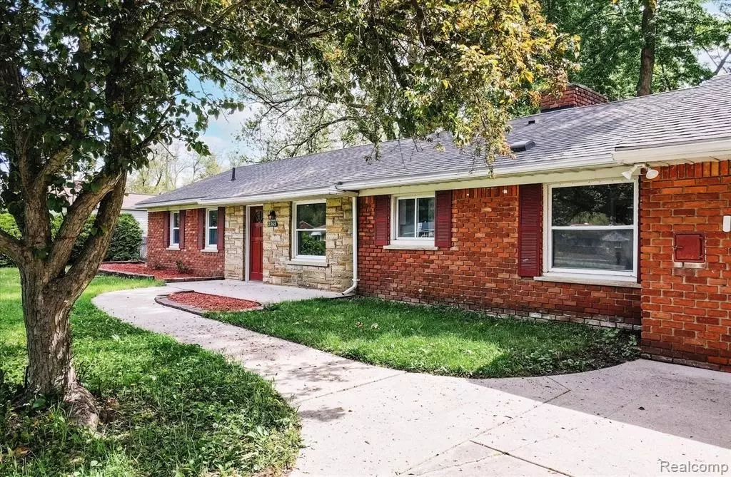 West Bloomfield, MI 48324 1840,2365 MIDDLEBELT Road