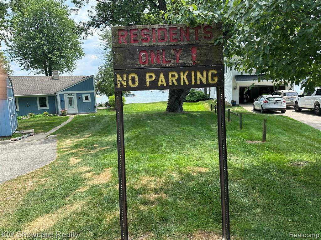 Commerce Twp, MI 48382 2330,8027 Flagstaff Street