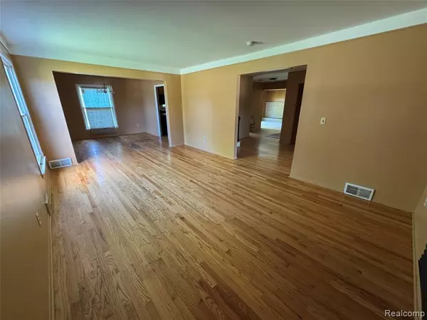 Southfield, MI 48034 4758,28330 Lahser Road