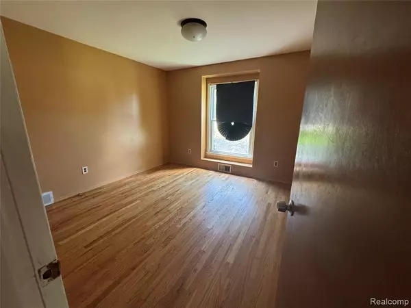 Southfield, MI 48034 4758,28330 Lahser Road