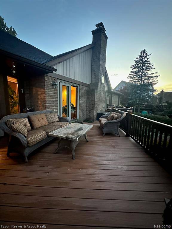 Farmington Hills, MI 48335 3656,22770 Shadowglen Drive
