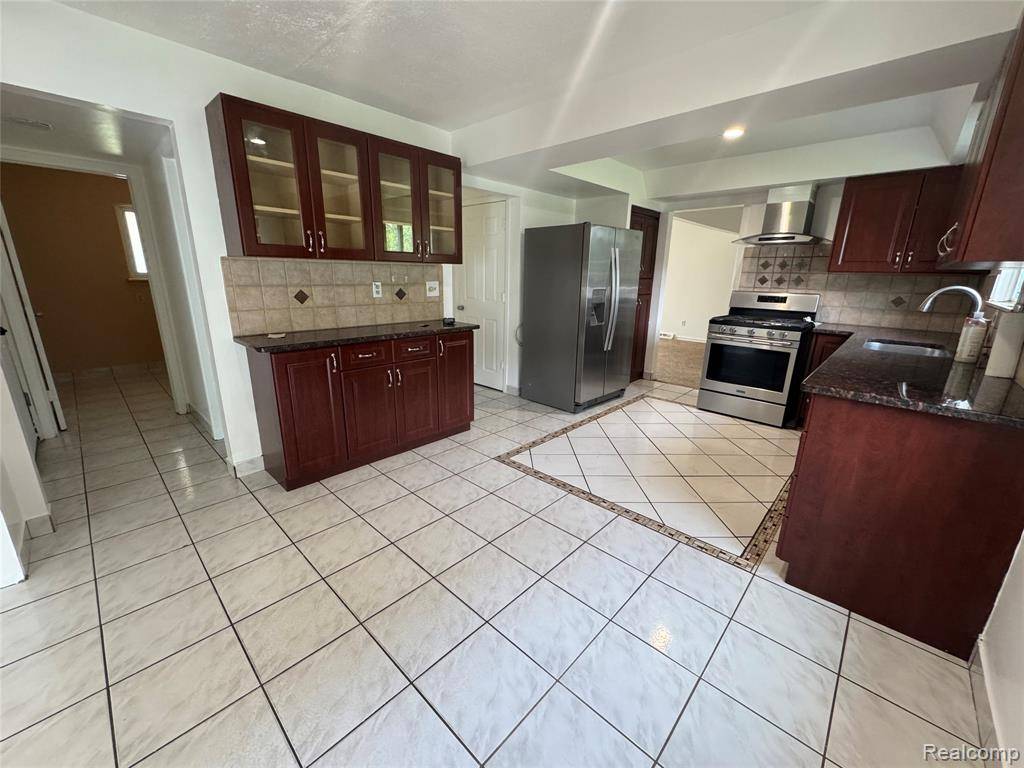 Southfield, MI 48034 4756,28240 Lahser Road