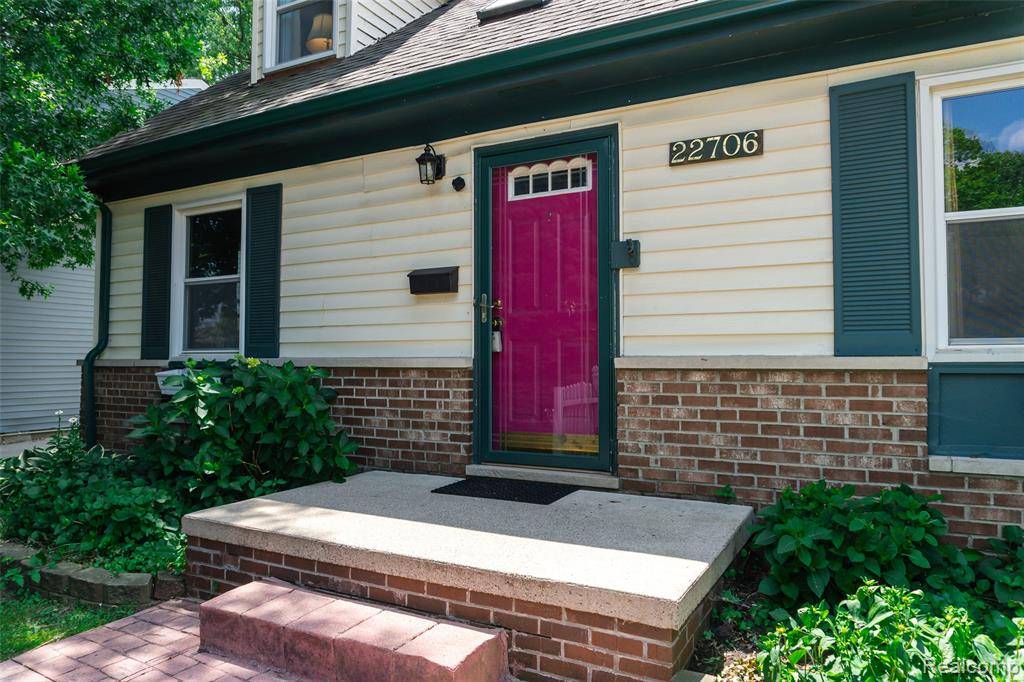 Saint Clair Shores, MI 48080 1991,22706 Clairwood Street