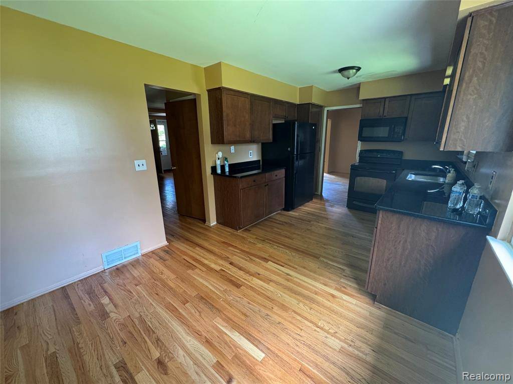 Southfield, MI 48034 4758,28330 Lahser Rd Road