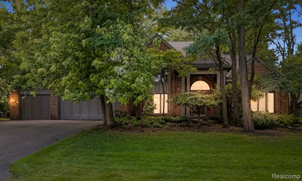 4730 Mirror Lake Drive, West Bloomfield, MI 48323 1531