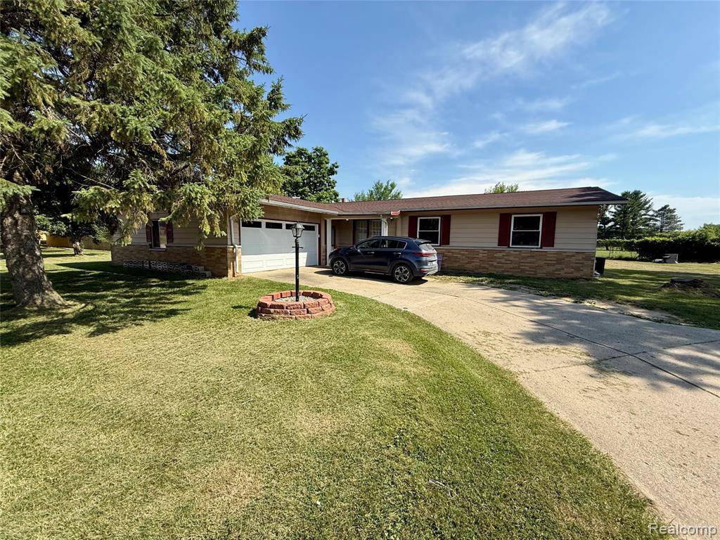 1035 W Pine Avenue, Mount Morris, MI 48458 1002