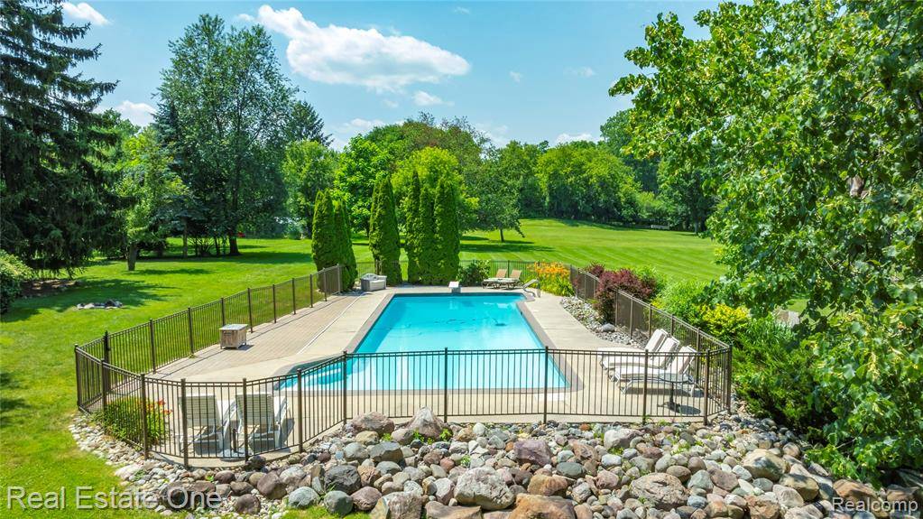 Southfield, MI 48034 1171,25740 Farmbrook Road