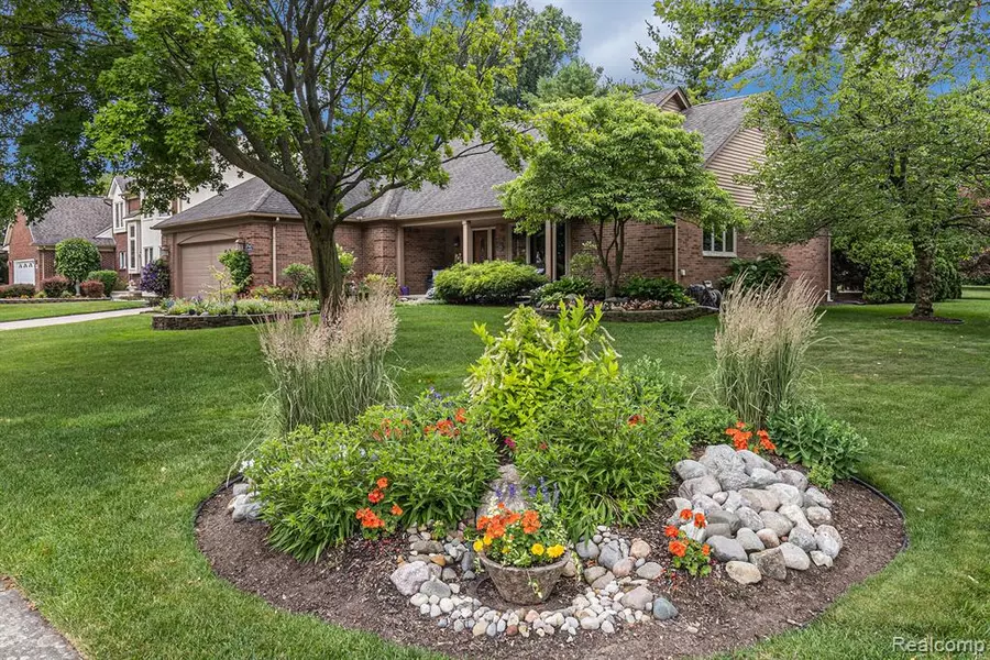 5131 Standish Drive, Troy, MI 48085 4032