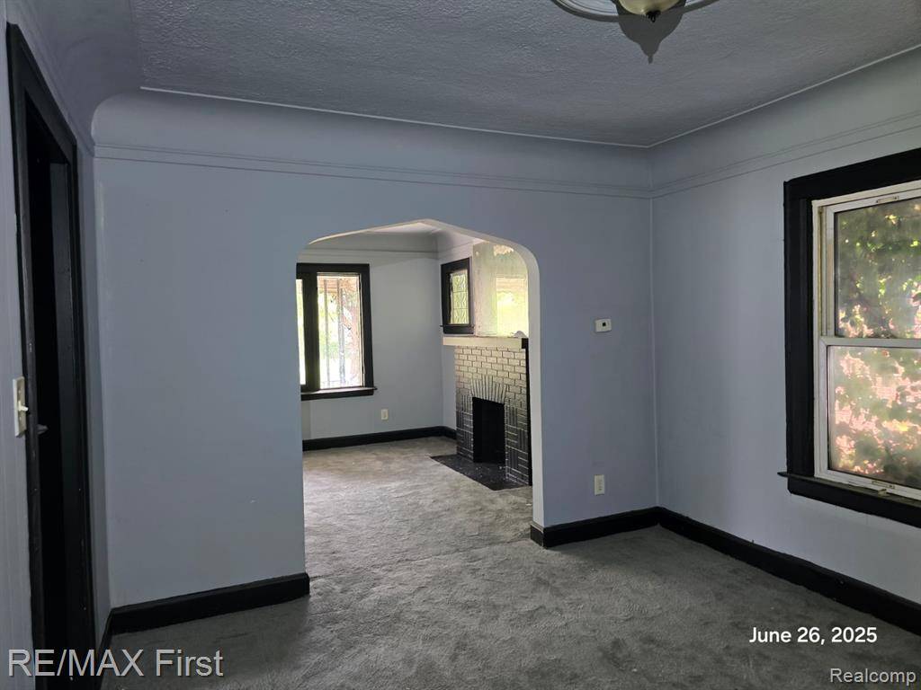 Detroit, MI 48204 2618,9379 Manor Street