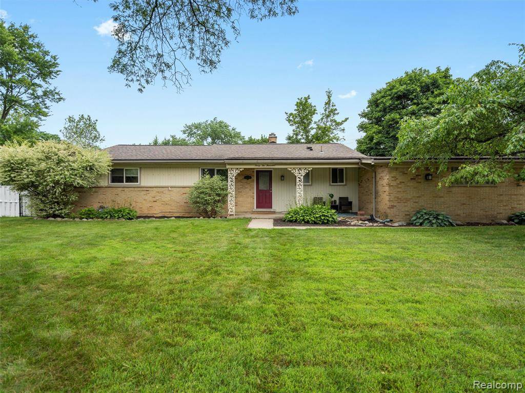 32000 Coronet Drive, Farmington, MI 48334 2833