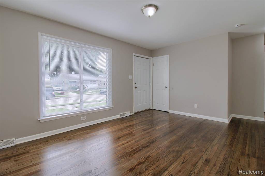 Warren, MI 48091 2029,7218 Theut Avenue