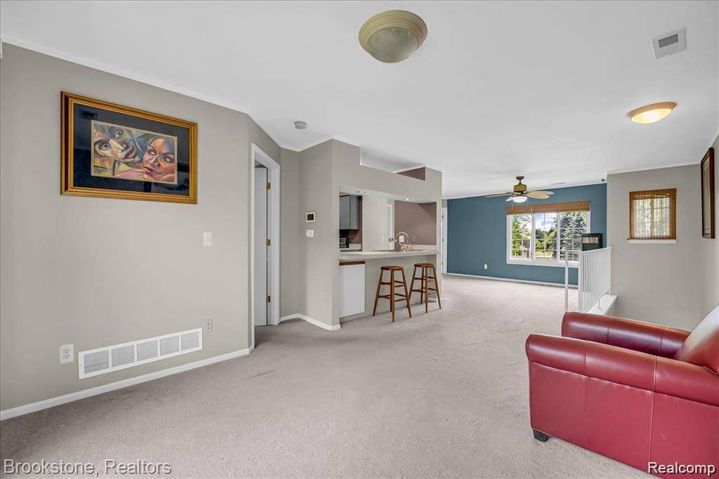 Rochester Hills, MI 48307 3081,1574 Meadow Side Drive