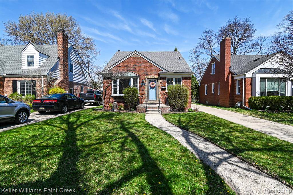 Grosse Pointe Woods, MI 48236 1826,1968 Oxford Road