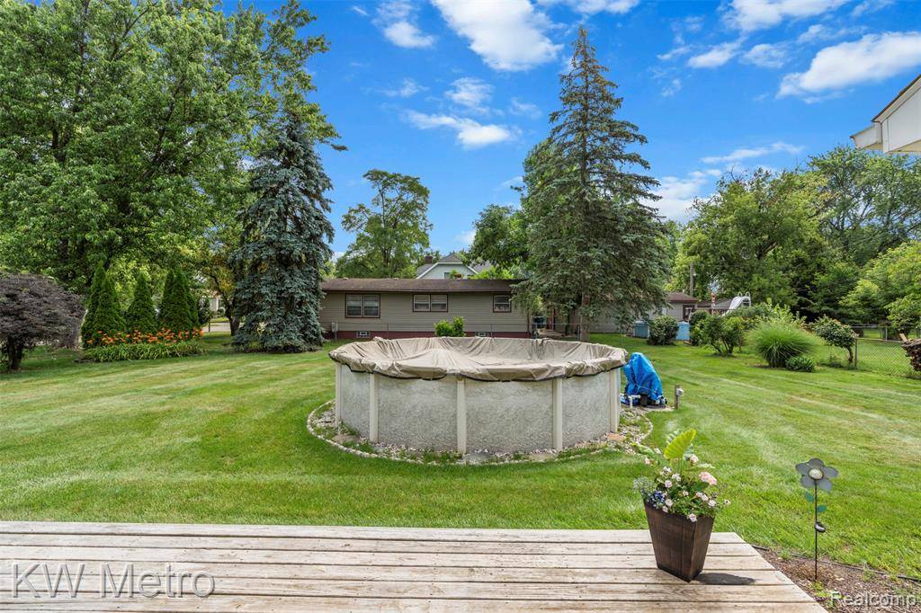 Waterford, MI 48329 3163,3180 Warringham Avenue