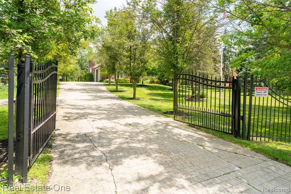 Troy, MI 48085 1134,6120 EVANSWOOD Road