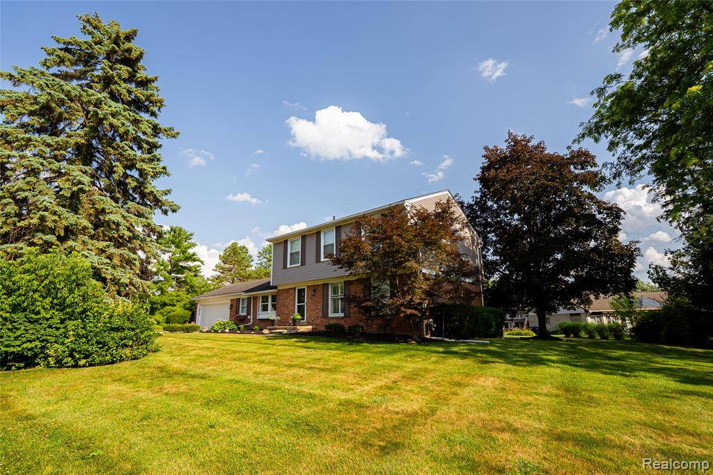 Northville, MI 48168 2002,42331 Beacontree Court