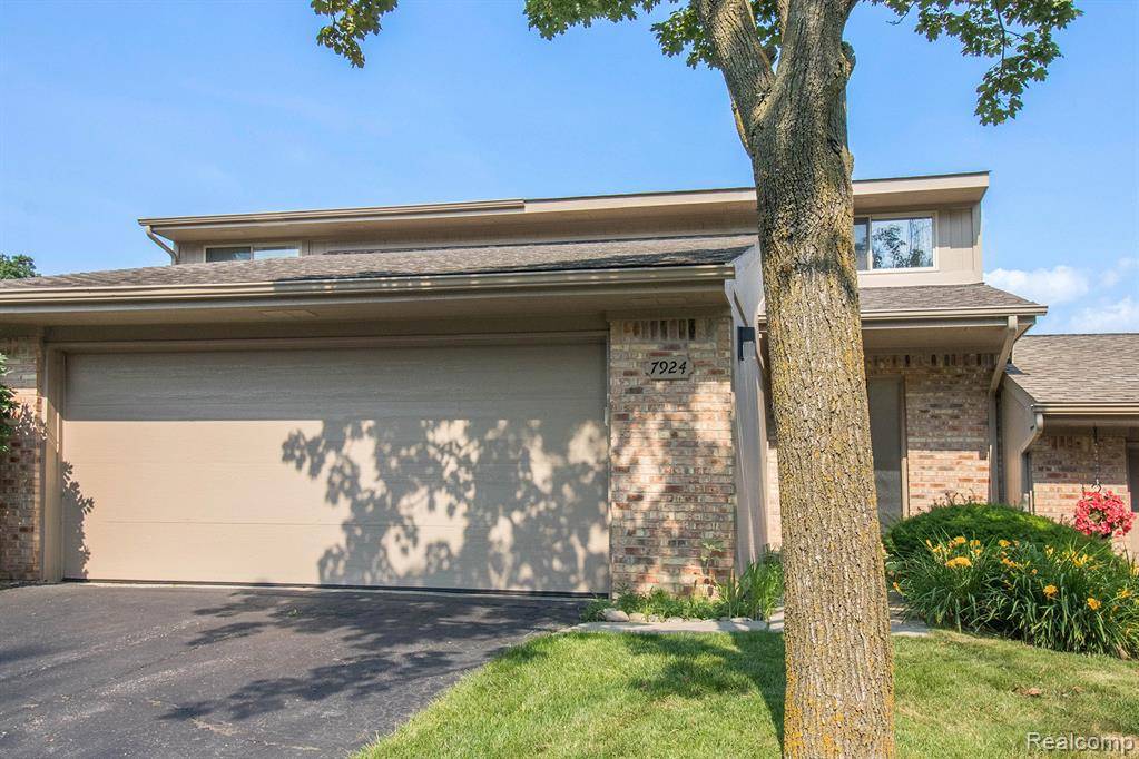 Waterford, MI 48329 4619,7924 Meadow Drive
