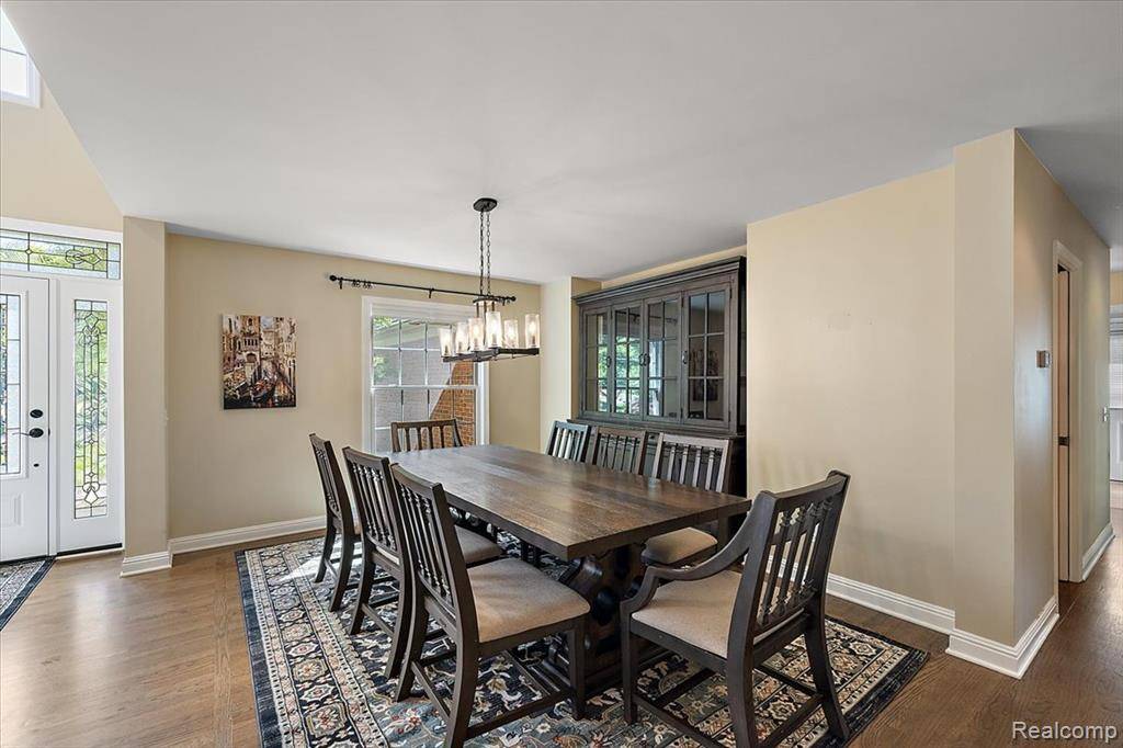 Troy, MI 48098 2082,6591 Tree Knoll Drive