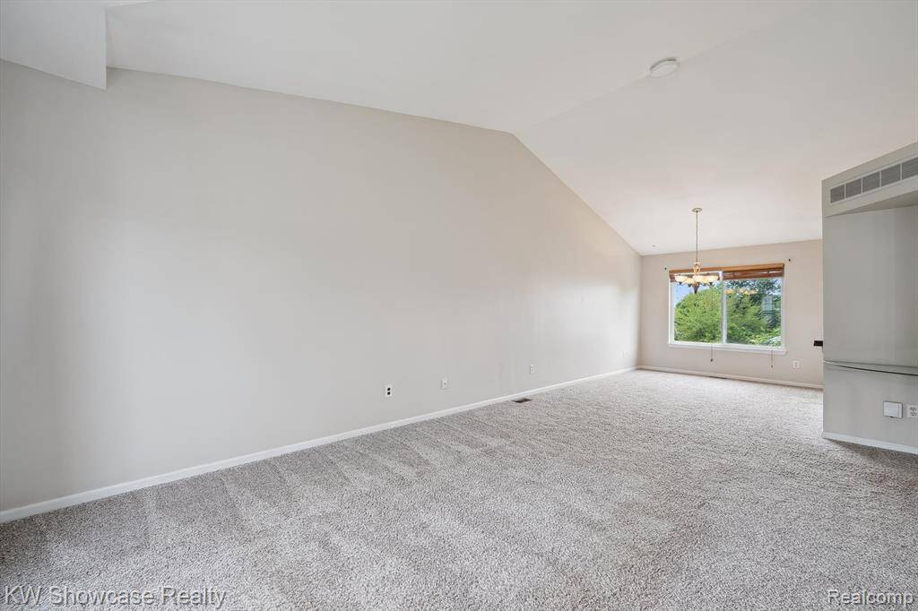 Waterford, MI 48329 3489,2738 Birchwood Drive