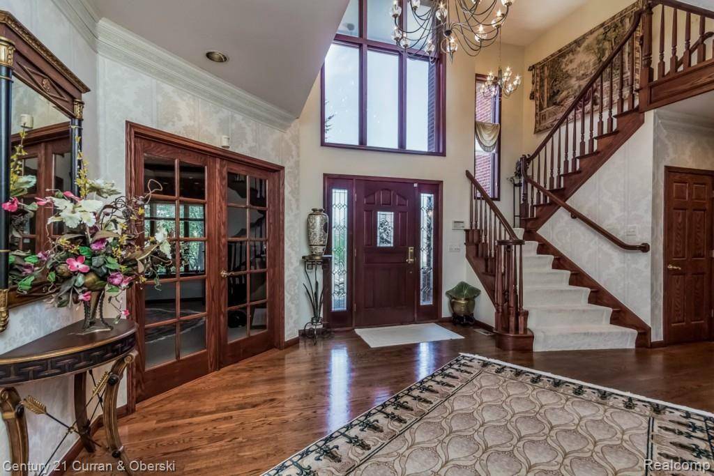 Farmington Hills, MI 48331 1034,31085 ESTATE WOODS Court