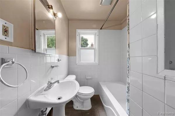 Roseville, MI 48066 2919,18379 Hazelwood Street