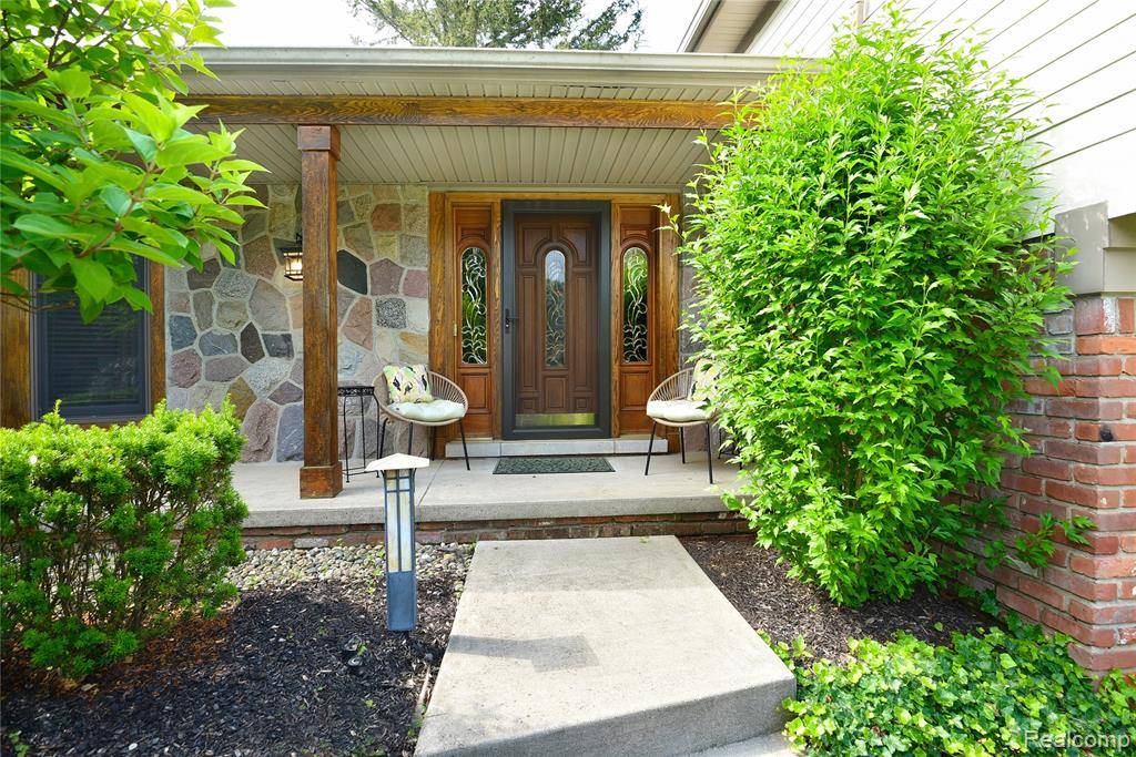 Bloomfield Hills, MI 48302 2273,1749 Timson Lane