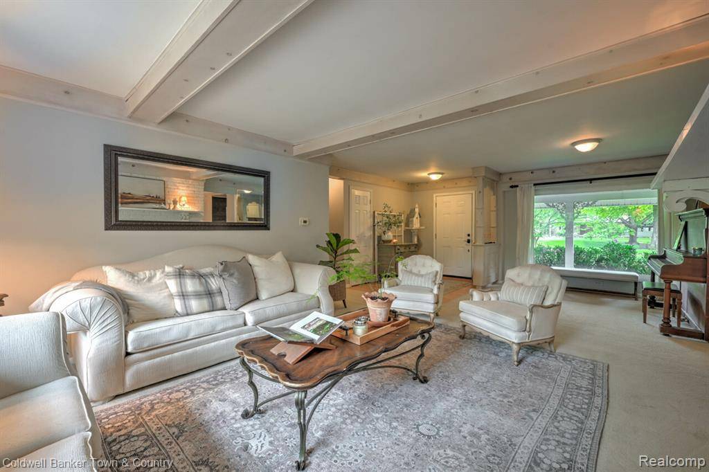 Howell, MI 48843 8535,1072 Willow Lane