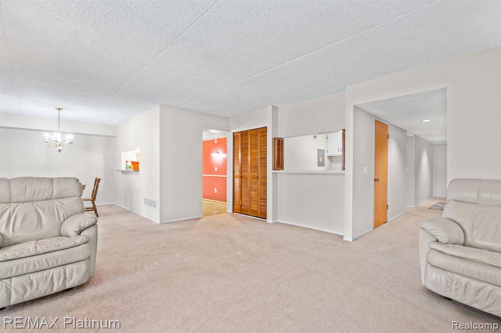 Livonia, MI 48152 3929,17979 University Park Drive