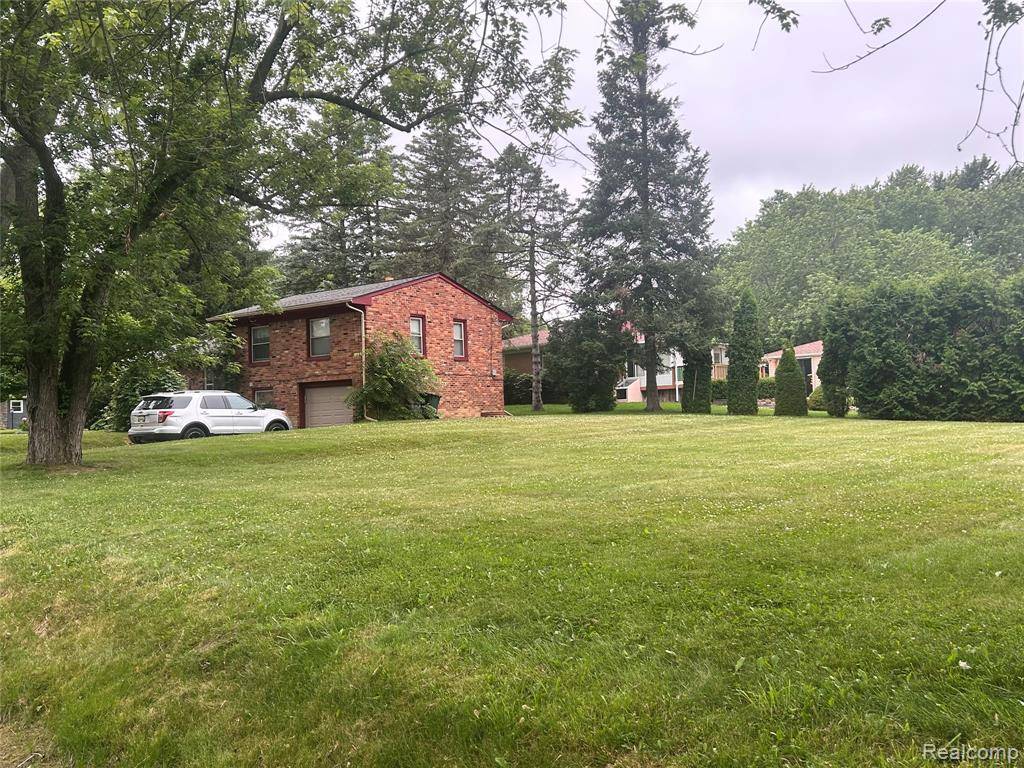 Lake Orion, MI 48362 3408,305 Goldengate Street